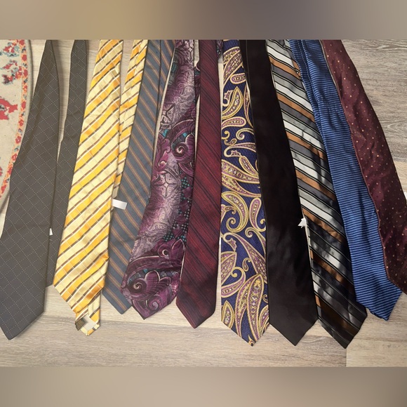 Lot of 10 Men's Designer Ties, Mix Colors Tradition Neck Ties, Italy US & more - Picture 2 of 10
